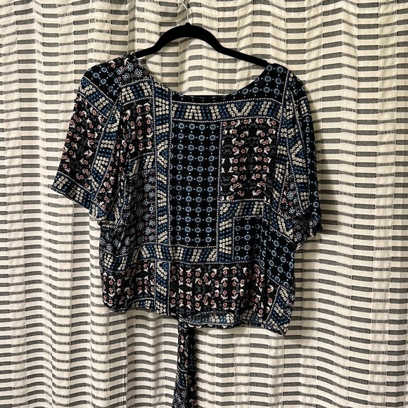 Loft Black Short Pattern Top - low back with bow - Picture 1 of 5